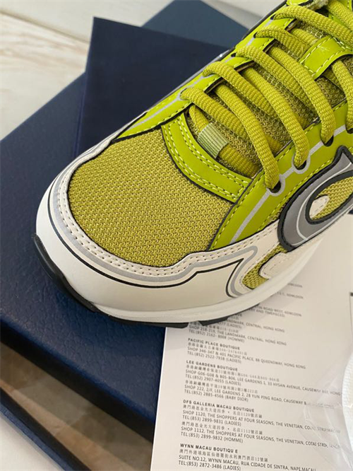 DR B30 Sneakers