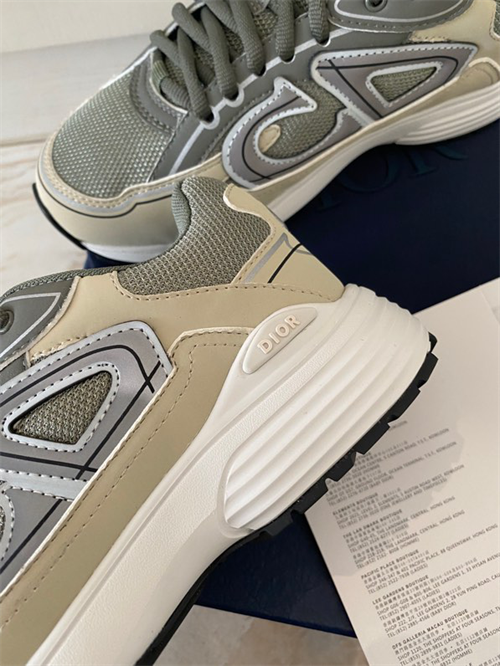 DR B30 Sneakers
