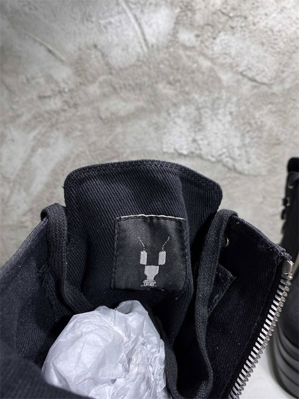 RI*K OWENS SNEAKERS