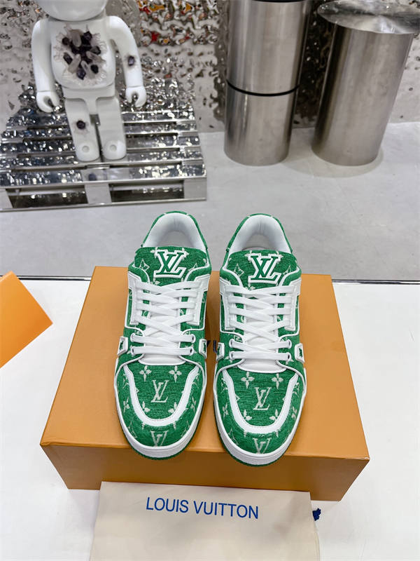 LV024