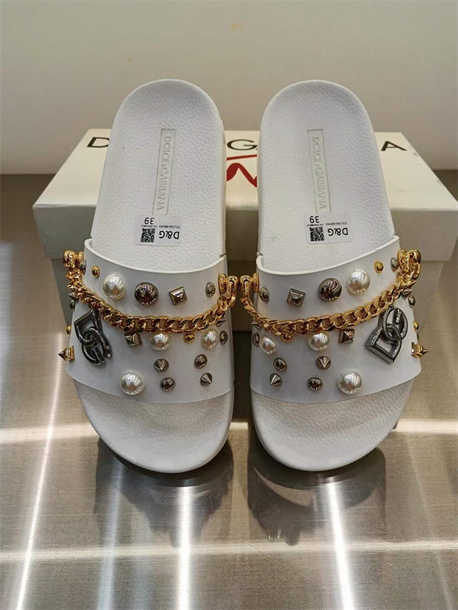 DG slipper 18