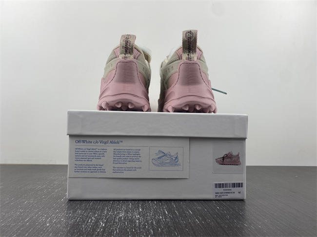 Off-White c/o Virgil Abloh