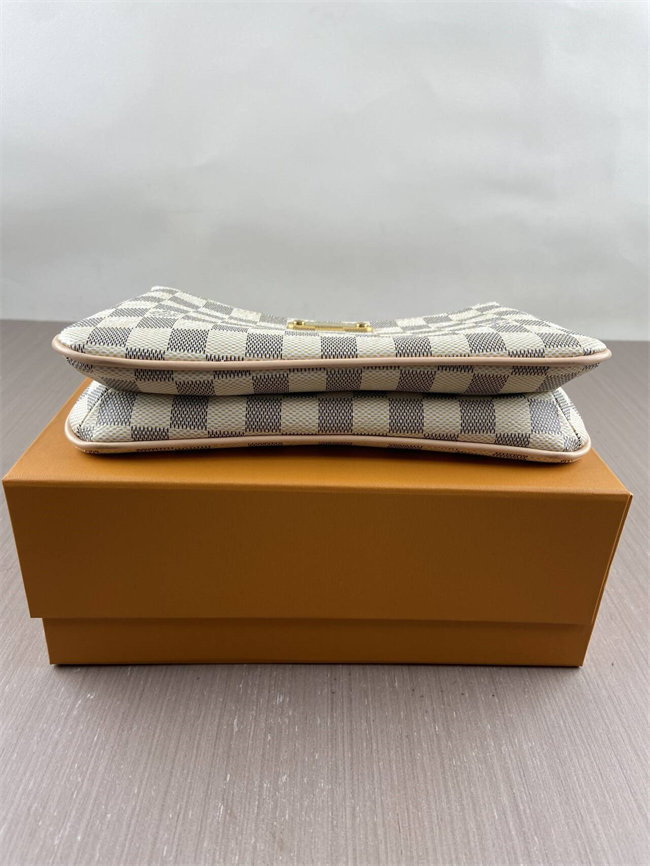 Pochette Liv