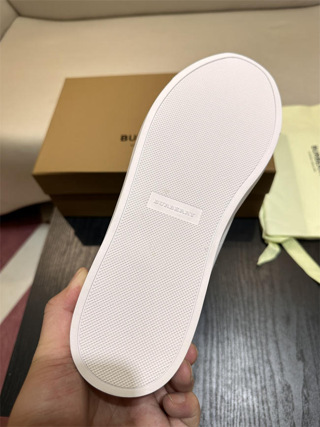 Bv*b*rry Sneaker