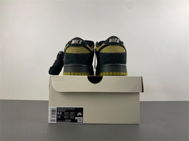 Svp*me x nike sb dunk low “camper green” hq8487-300