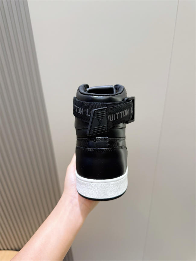 Lv Sneaker