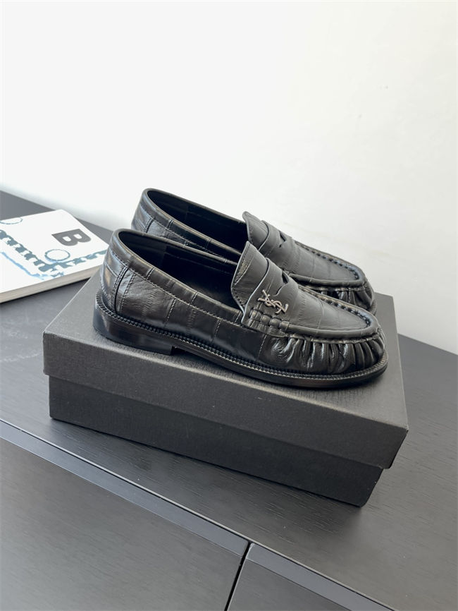 Y51 Loafer 001