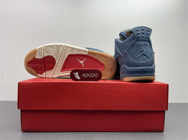Levi’s x Air Jordan 4 AO2571-401