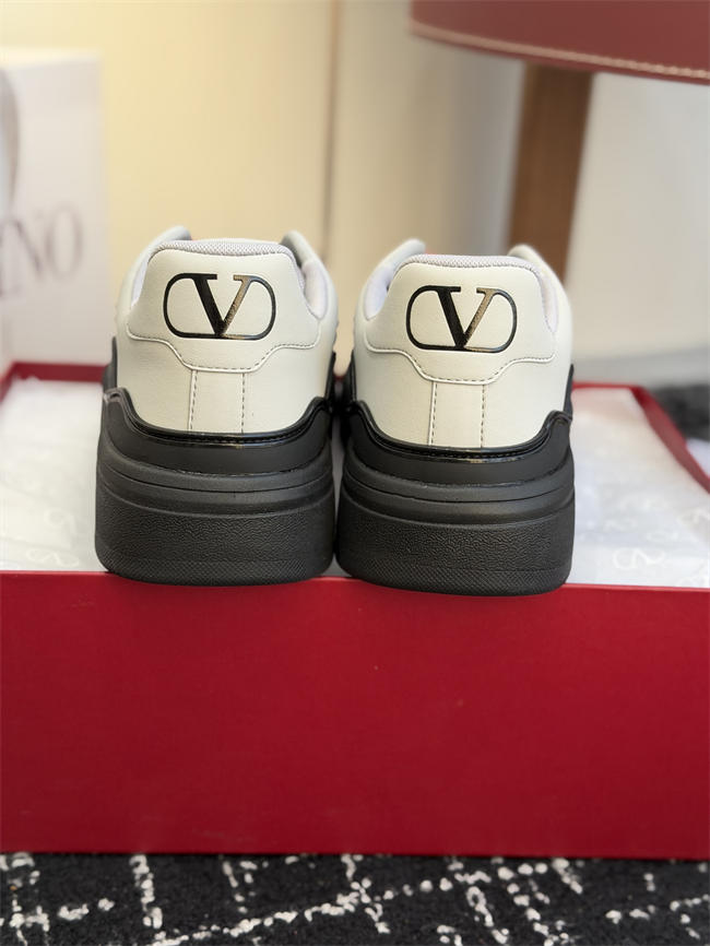 Va1e*ntin0 Sneakers