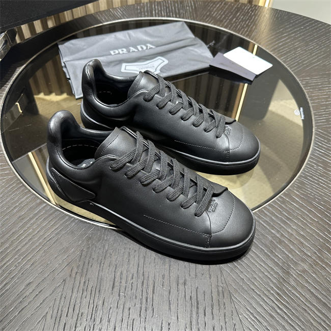 Pra*a Sneaker077