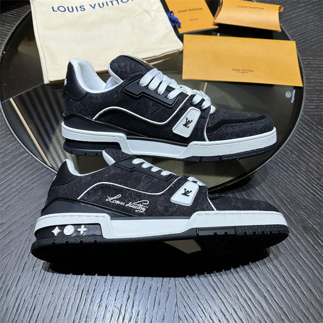 Lv Trainer Sneaker