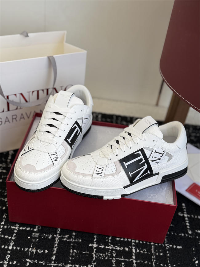 Va1e*ntin0 Sneakers